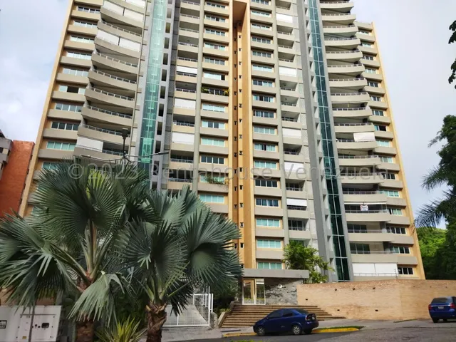 Apartamento En Venta Inm Ubicado En Zona Privilegiada En Calle Ciega Al Lado De La Montaña Bellisima Vista Con Amplios Espacios Con Hermosa Cocina Ferrara, Equipada. El Bosque Valencia 23-33381