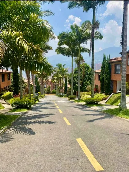 Excelente Casa En Venta En Venta En Envigado Las Antillas