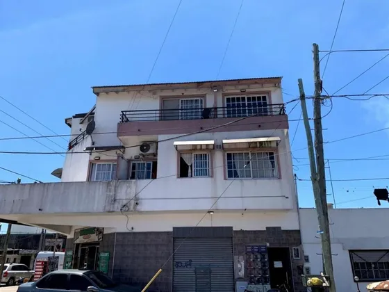 Departamento En Importante Zona Comercial - Isidro Casanova