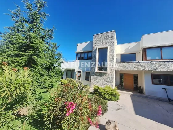 Casa En Venta De 5 Dorm. 5 Baños En Talagante