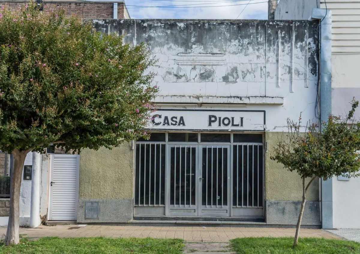 Commercial Space + House for Sale in the Best Location in SJN