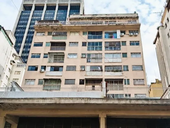 Venta Amplio Y Cómodo Apartamento Ubicado En Las Fuerzas Armadas Parroquia La Candelaria, Consta De 94.85m2, Amoblado En Estado Original, Para Remodelar O Actualizar Al Gusto. 