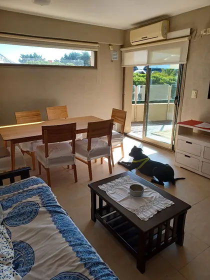 Departamento De 3 Dormitorios En Complejo Sobre La Playa, Con Vista A La Playa, Pileta Y Servicios De Playa En Temporada