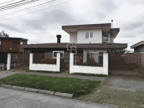 Cómoda Casa En Sector Encinas De Pilauco