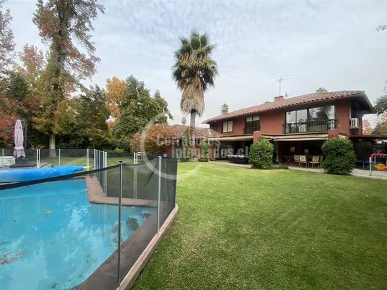 Casa En Venta De 7 Dorm. En Vitacura Santa María.san Benito.