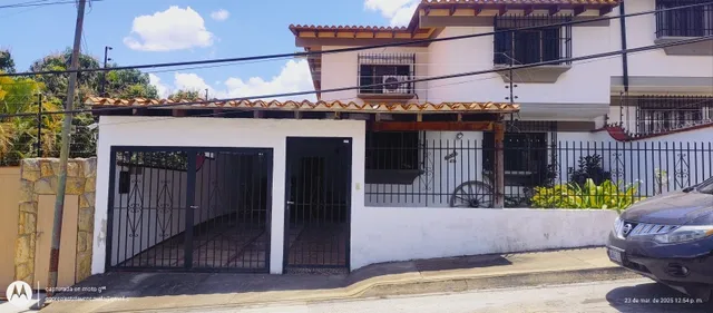 Urbanización Miranda .  Excelente  Casa Acogedora . 
