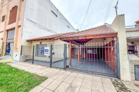 Casa 4 Ambientes En Venta En  Castelar