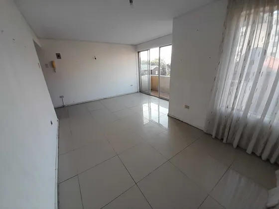 3 Dormitorios 2 Baños Una Cuadra De Alvarez (98607)