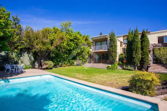Casa En Arriendo De 5 Dorm. En Las Condes