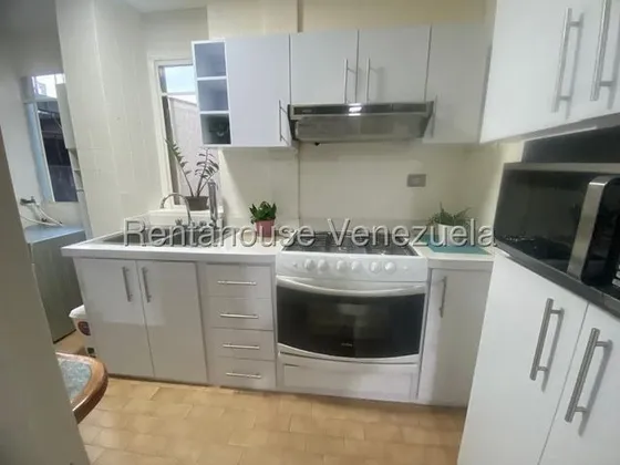Chacao 25-21144 Amplio E Iluminado Apartamento, Con Excelente Ubicación, 2 Habitaciones, 1 Baño , El Puesto De Estacionamiento Es De Uso Común, Tiene Tanque, Gas Directo, Linea Telefónica 