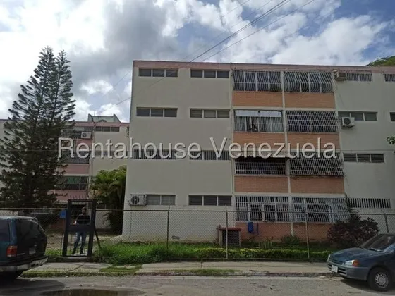 Bray Montoya Alquila Sensacional Apartamento En El Centro De Cabudare Posee 3 Habitaciones 2 Baños Con Todos Los Servicios Básicos Visítalo! 2#5#1#0#0#5#2 Bray Montoya                                 