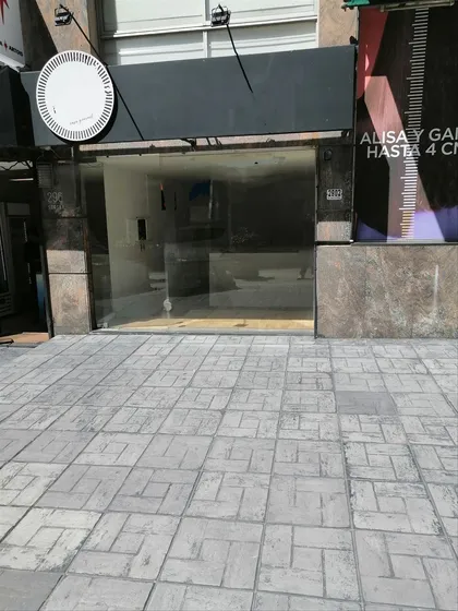 Venta Local Comercial Pocitos: Scosería Y Rambla