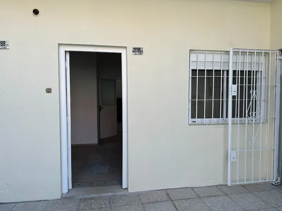 Alquiler De Apartamento En Planta Baja Al Frente De 1 Dormitorio En Brazo Oriental