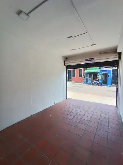 Local Alquiler Comercial En Calle Arjona Db