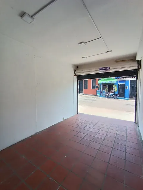 Local Alquiler Comercial En Calle Arjona Db