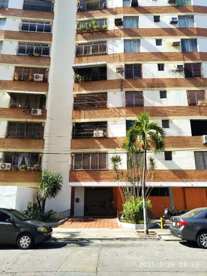 Alquiler De Un Penthouse Residencias Anzoátegui, San Isidro, Maracay.
