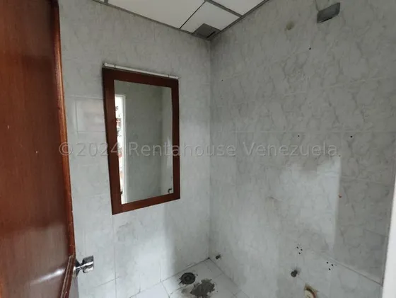 Excelente Local Comercial En Alquiler Conectado A Planta En El Este De Barquisimeto 25-1727