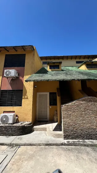 Sky Group Vende Casa Tipo Villa En La Urb. Manantial, Res. Villas Cristal Inc-427