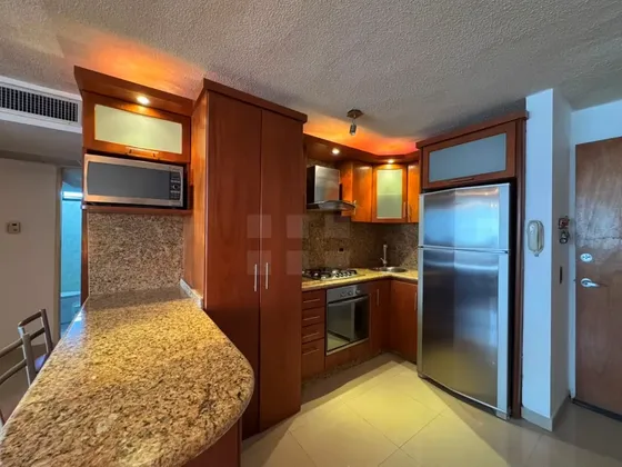 En Venta Comodo Apartamento En Residencias Las Palmeras Lecheria, Excelente Ubicacion