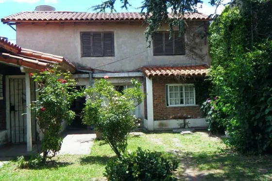 Dos Casas/ 5 Amb / Terreno Sup 500 M2/ Gran Parque! Excelente Oportunidad