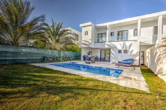 Villa Amueblada En Playa Nueva Romana, 3 Habitaciones, 4 Parqueos, A 4 Minutos De La Playa