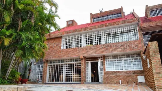 Extraordinario Tonwhouse En Venta De 314mts² En La Alameda 