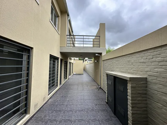 Venta Departamento De Pasillo 2 Dormitorios