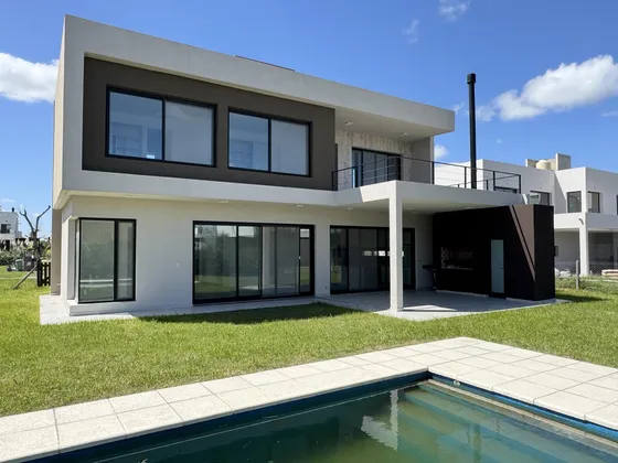Casa En Venta Barrio Lagos De Canning