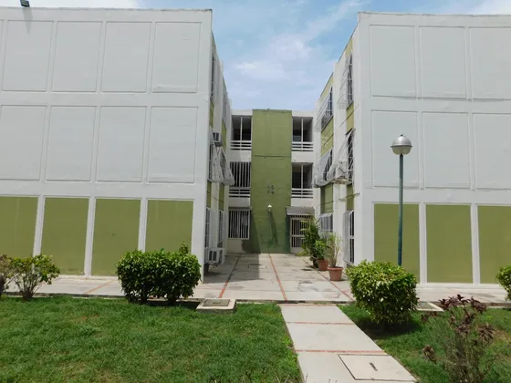 Maria E. Rentahouse Vende Ubicado En Una De Las Zonas Mas Privilegiadas Del Este De La Ciudad, Cercano Colegios, Clínicas, Panaderías Apartamento De 87.56 M2 En Rio Lama, Lara#25-23956