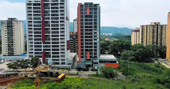 T.r. Vende Apartamento En Obra Gris Con Planta 100% Y Pozo En La Urb. Valles De Camoruco Valencia   Cod. 287506