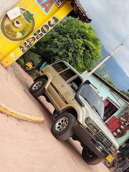 Toyota Land Cruiser Fz80