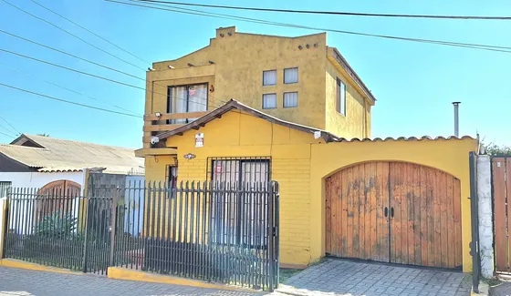 Vende Amplia Casa De 2 Pisos, 4d, 2b. (27633)