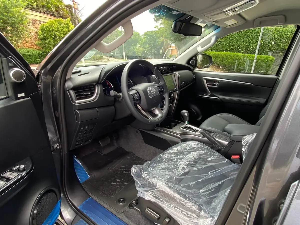 /en/city/cate-car-used-car/toyota-sw4-2-8-tdi-srx-platinum-7l-4x4-aut-5p-6554906930201812/-11