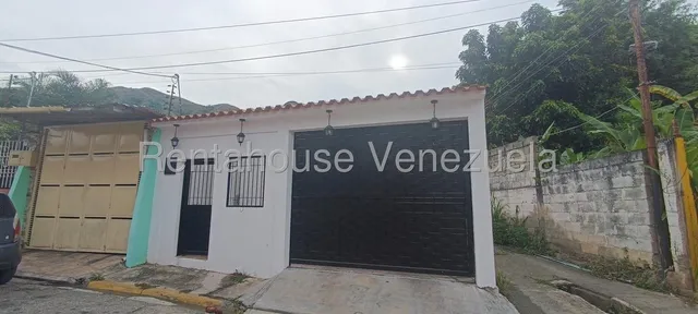 Se Vende Casa Semi Amoblada En La Candelaria 25-24156 Mfc
