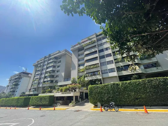 En Alquiler Amplio Apartamento En Valle Arriba