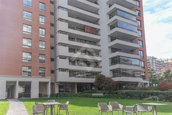 Departamento En Venta De 3 Dorm Mas Servicios En Vitacura