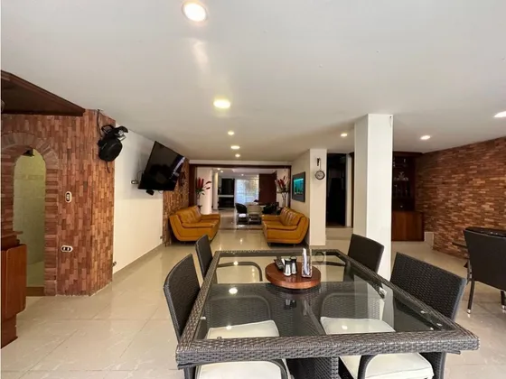 Hermosa Casa Para La Venta En La Cola Del Zorro, Medellín.