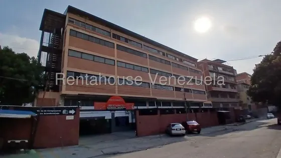 Se Vende Amplio Local Comercial/industrial En Boleita Norte A Pie De Calle Cod. 26-19138