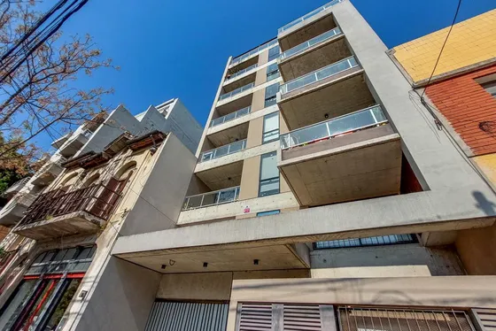 Venta De 2 Ambientes Con Balcon Terraza - Cochera - Parque Chas