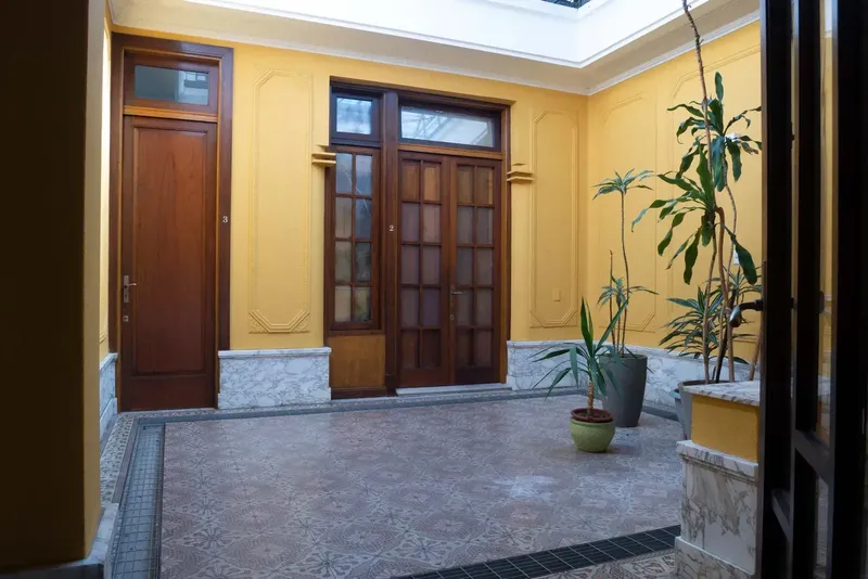 Alquiler Casa Remodelada De 1 Dormitorio En Pocitos Con Azotea Y Parrillero · Foto 1