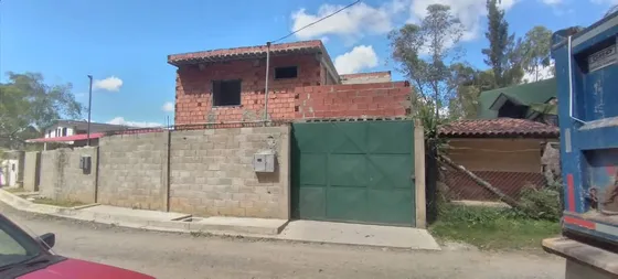 Casa De 380 Mts² (en Construcción) En Colinas De Carrizales.