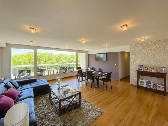 Departamento De 2 Dormitorios De Categoría Con Parrillero Y Amenities