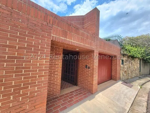 Bella Quinta De 3 Niveles En Alquiler Ubicada En Calle Cerrada En Colinas Del Tamanaco, 25-3417
