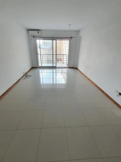 Amplio Monoambiente Como A Estrenar Con Balcon Y Cochera En Venta. San Fernando