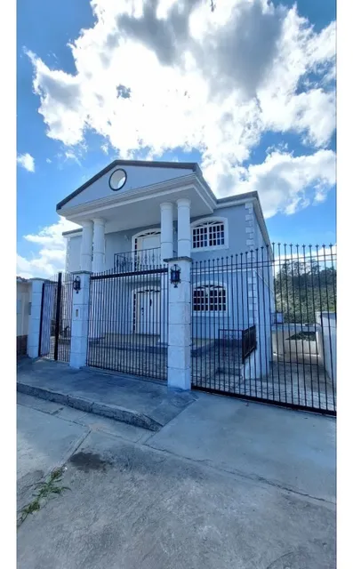 Casa En Venta Nueva 685m2 De Terreno En Urb San Juan San Antonio