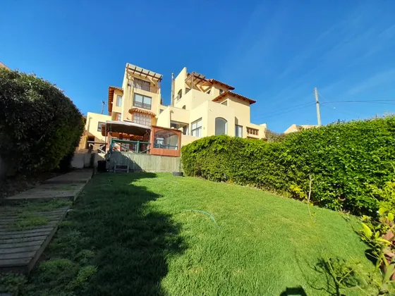 Excelente Casa De 4 Dormitorios En Los Almendros Reñaca