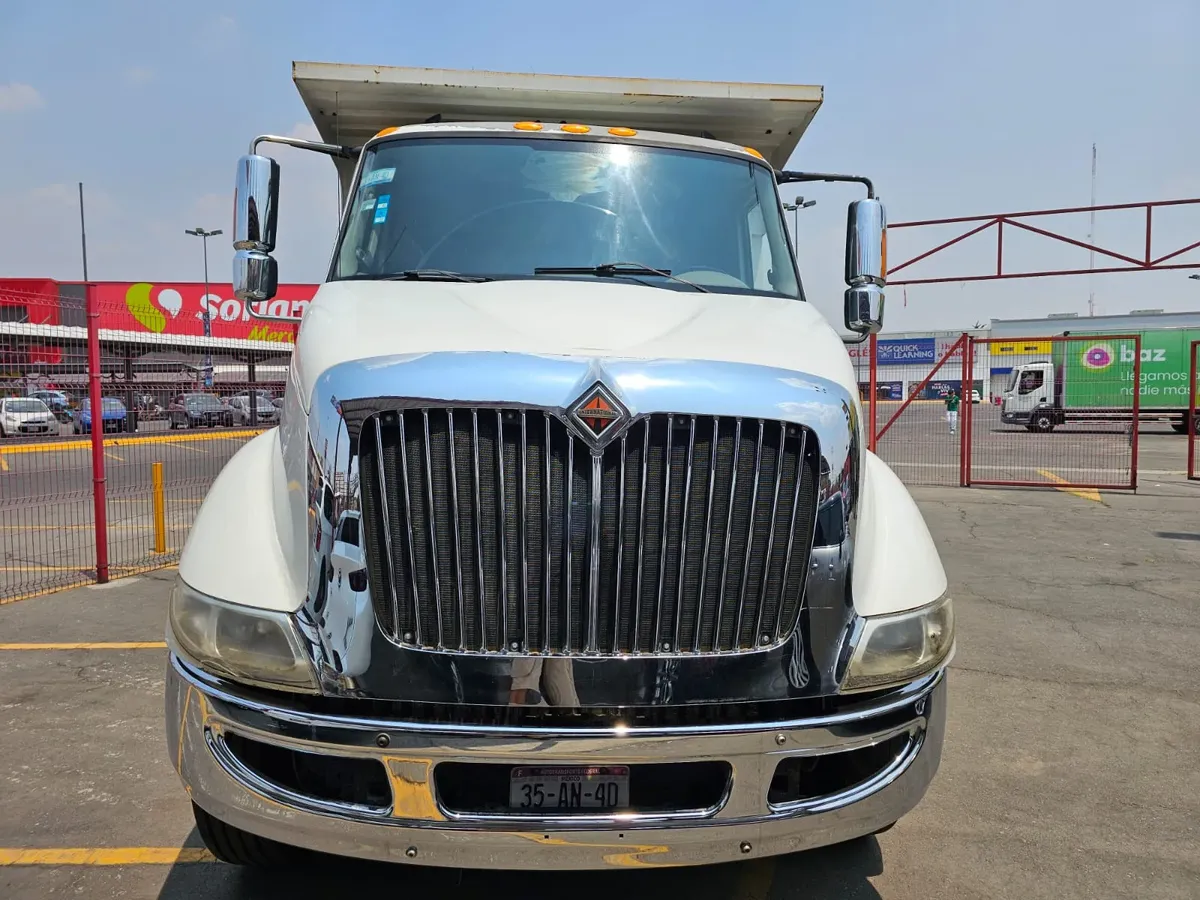International Torton Tractor-Trailer 2012