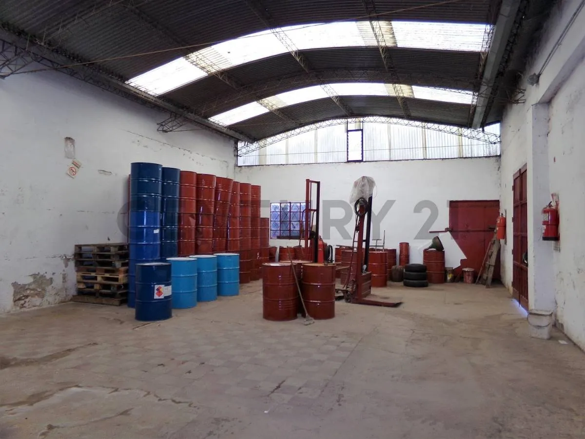Warehouse in Industrial/Residential Area of Villa Maipú, Covering 310 Square Meters