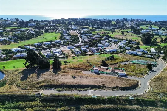 Gran Sitio Plano Con Orilla De Cancha En Marbella