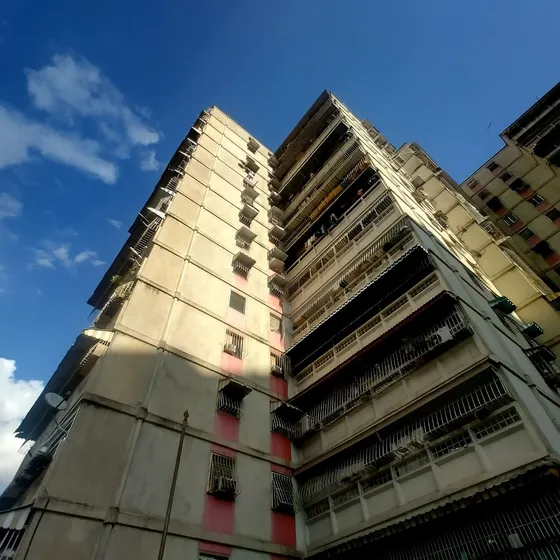 Menca De Leoni Vendo Apartamento 25-6886 G.s.